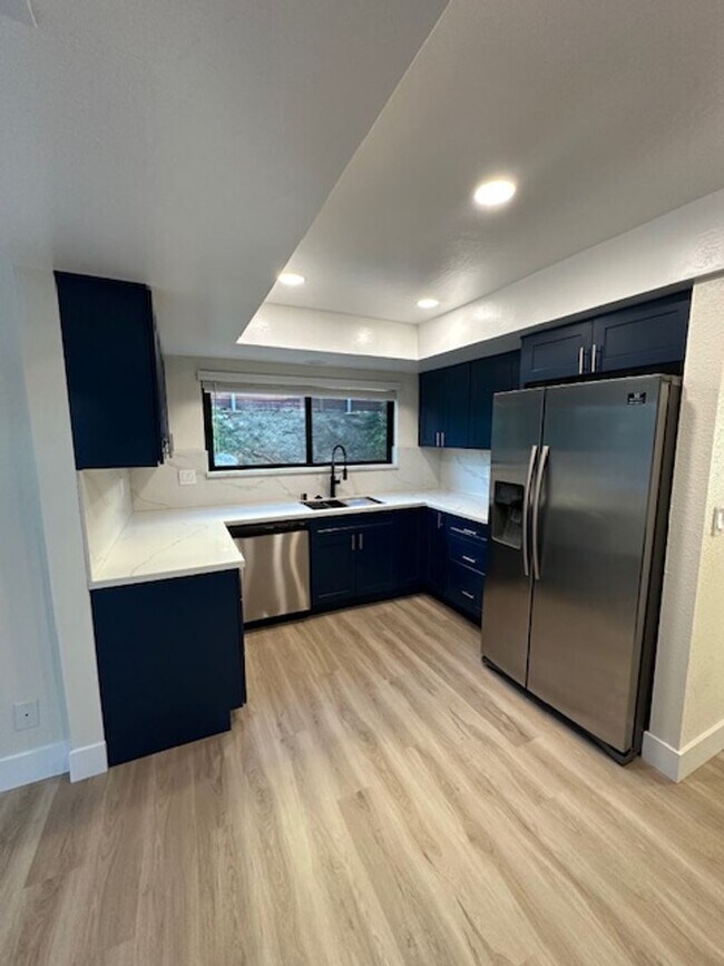 Building Photo - RCA284 - 2846/2848 Cazadero Dr