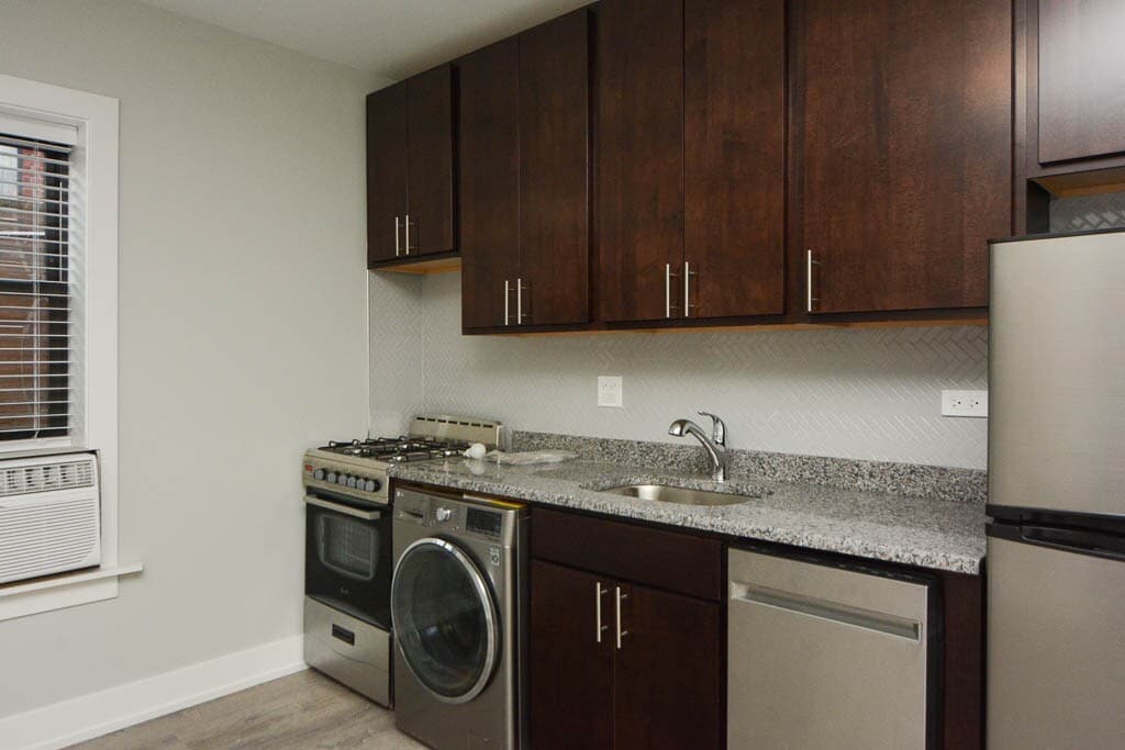 Building Photo - 533 W Belden Ave