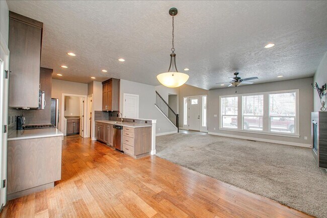 Building Photo - Modern 2 Story Home in North End!