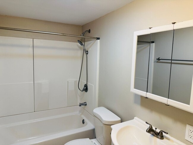 Building Photo - Dog Friendly 4 Bedroom - Billings West End