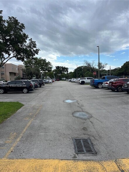 Building Photo - 10525 SW 112th Ave