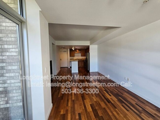 Building Photo - 910 SE 42nd Ave