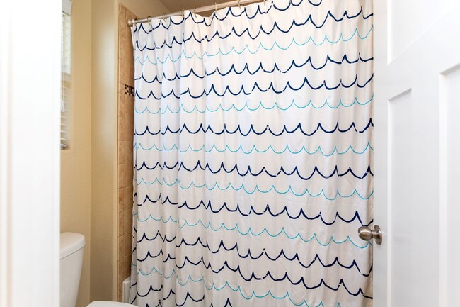 Building Photo - Immaculate 3-Story Home | Comfort, Space & Seasonal Perks!