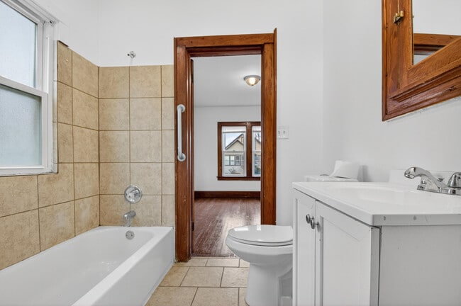 Building Photo - 1927 Harriet St