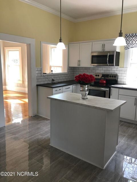 Building Photo - 605 SE 3rd St