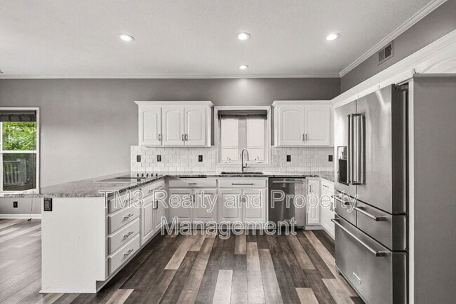 Building Photo - 5605 NE Coral Dr