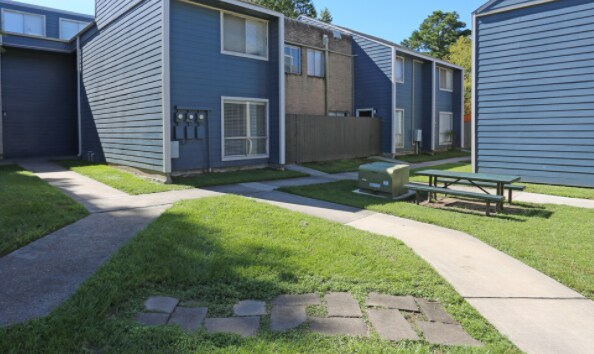 Building Photo - 311 Gladstell St