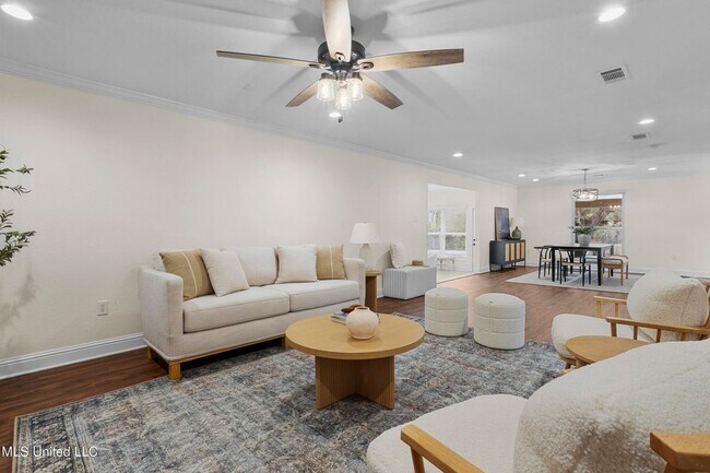 Building Photo - Beautifully Remodeled Home in Historic Gulf Hills, Golf Course Community!