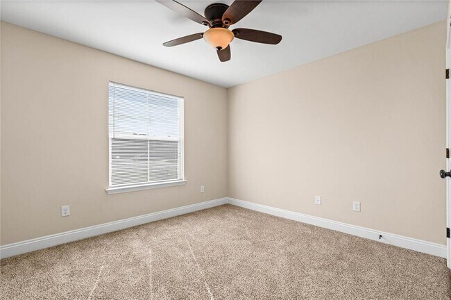 Building Photo - 926 Tudor Ln