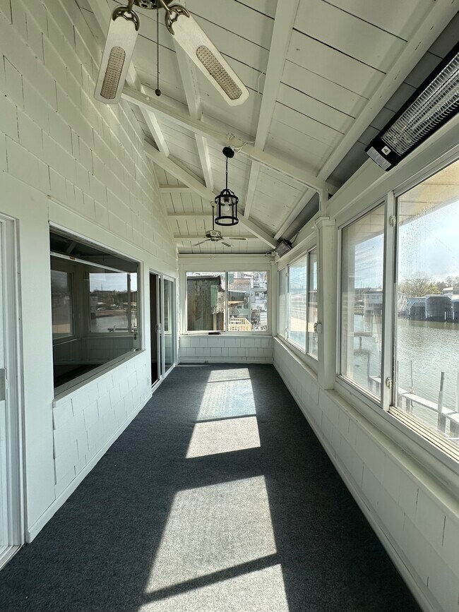 Building Photo - 852 Beach Rd