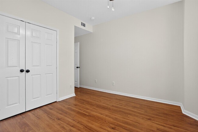 Building Photo - 15 S Avonlea Cir