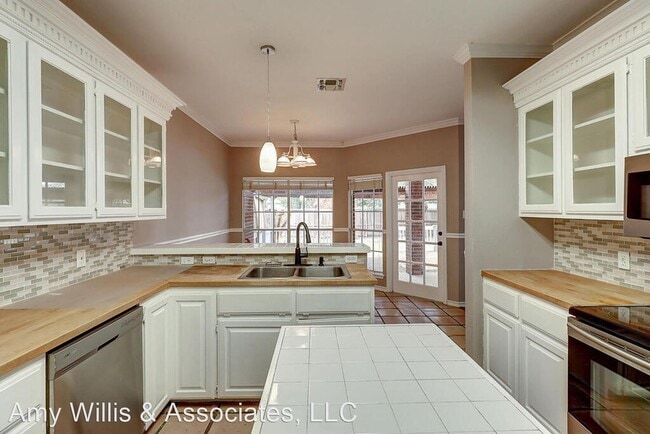 Building Photo - 4 br, 2.5 bath House - 7009 Brandon Dr