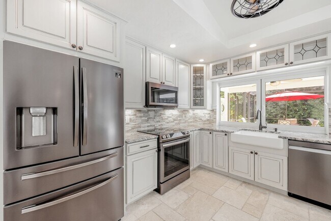 Building Photo - Secluded Annual Rental-  3 Bedroom 2 Bath Pool Home In Spanish Wells