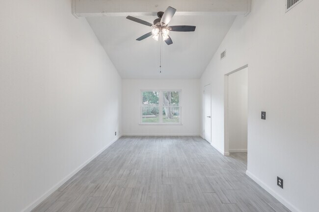 Building Photo - 6822 Rivulet