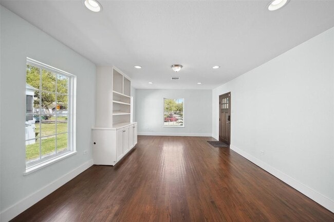Building Photo - 4502 Rockwood Dr