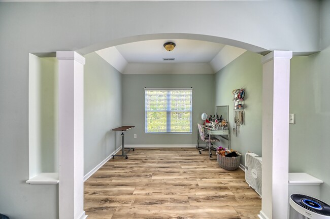 Building Photo - 412 Ponzer Ct N