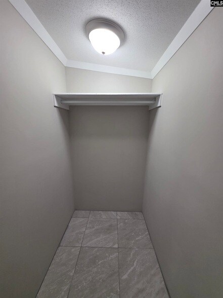 Building Photo - 714 Windy Rd