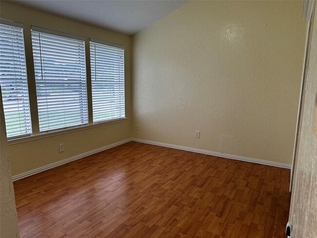 Building Photo - 13015 Tregarnon Dr