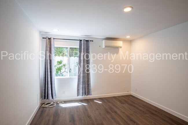 Building Photo - Updated 3-Bedroom First-Floor Condo in Prime Santa Monica Location