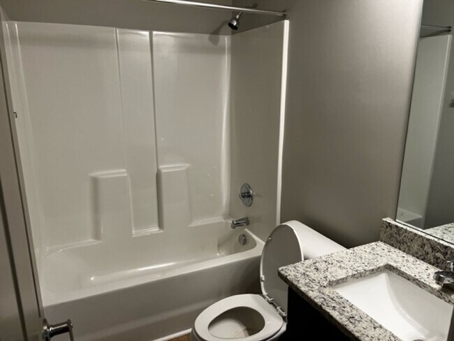 Building Photo - 2 Bedroom/2 Bath Apartment near VSU!!!
