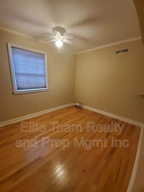 Building Photo - 4918 White Oak Rd