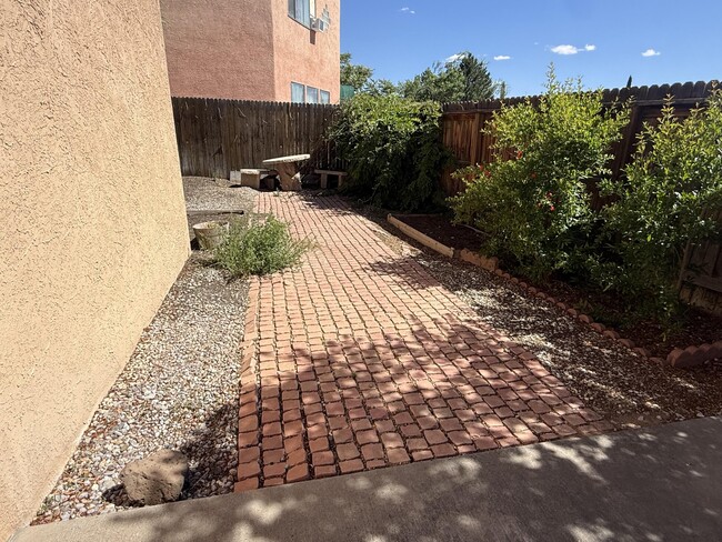 Building Photo - 7200 Whippoorwill Ln NE