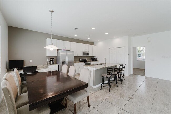 Building Photo - 851 Las Fuentes Dr
