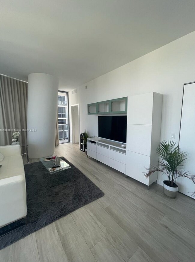 Building Photo - Remarks:	Enjoy stunning Skyline and Bay vi...