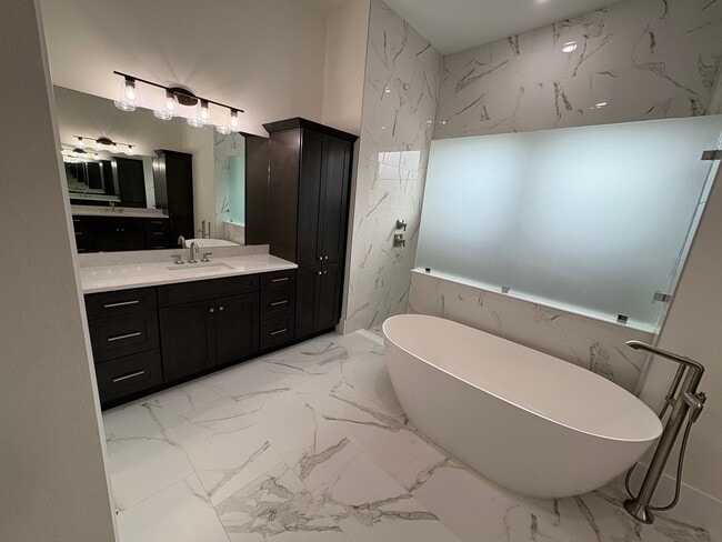 Building Photo - 547 Sanctuary Golf Pl