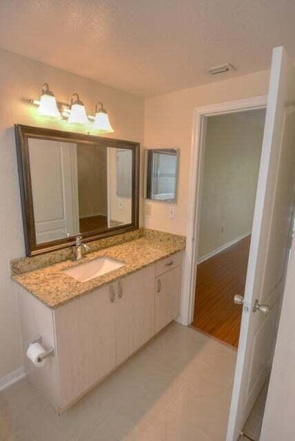 Building Photo - 110 SW Peacock Blvd