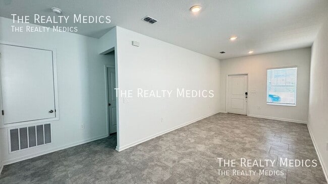 Building Photo - 3141 Laurent Lp