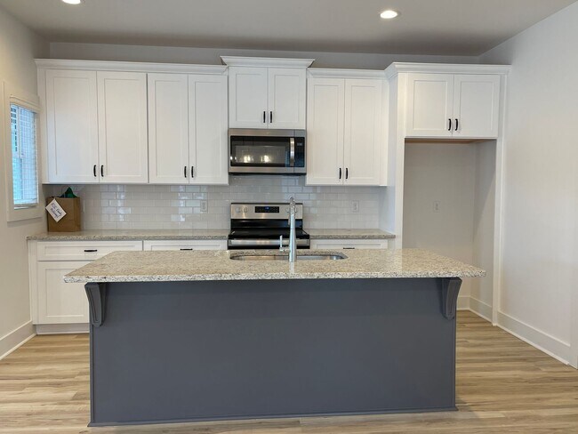Building Photo - 2BR TWIN HOME IN OPELIKA