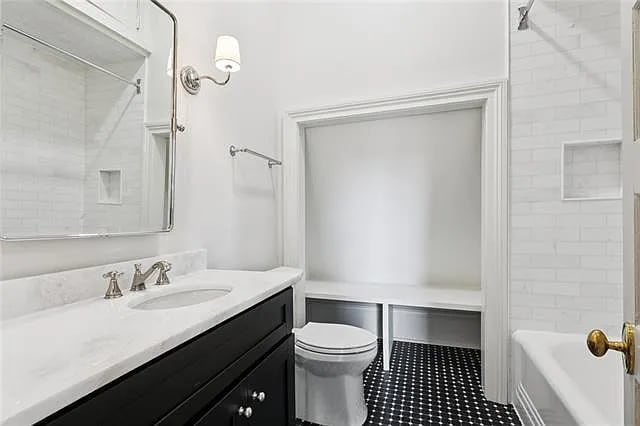 Building Photo - 632 Esplanade Ave