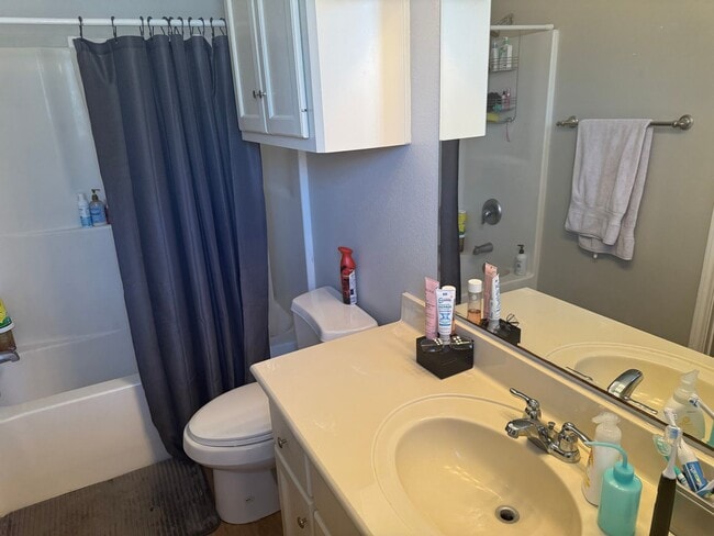 Building Photo - MARCH MOVE IN!!!  3 bedroom 3 Bathroom Duplex Next Door to Blinn!