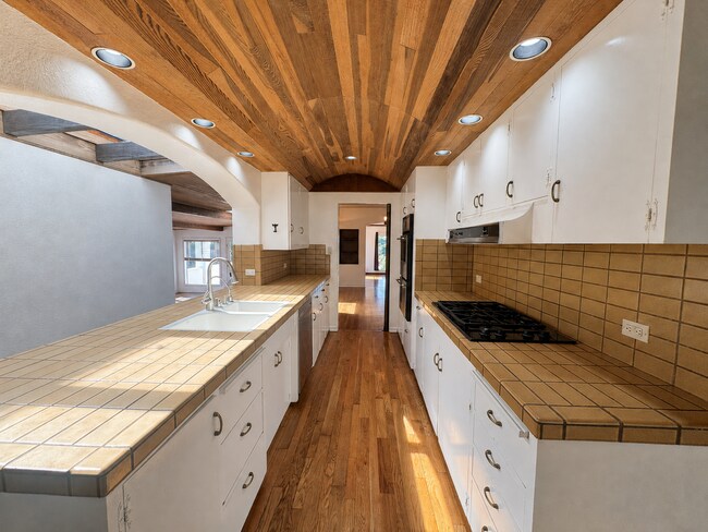 Building Photo - 352 Glen Ellen Dr