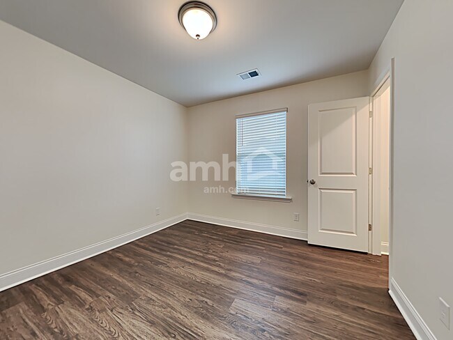 Building Photo - 512 West St