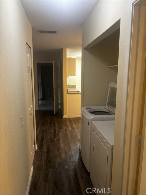 Building Photo - 1265 Kendall Dr