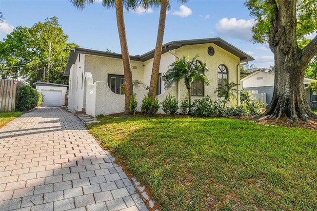 Building Photo - 3120 S Julia Cir