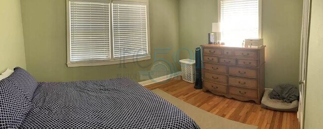 Building Photo - 2BR/1BA brick bungalow in Stiff Station, steps from UAMS!