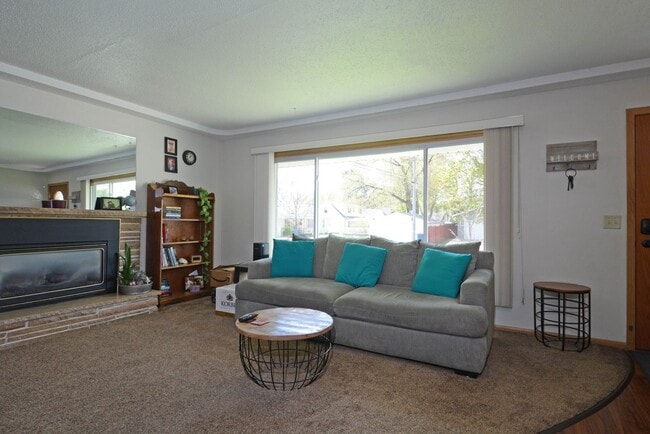 Building Photo - Charming 3 Bed, 1.5 Bath Home in Richfield – Private Yard, Garage & Prime Twin Cities Access