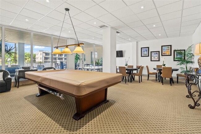 Building Photo - 800 SE 20th Ave