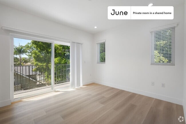 Building Photo - 1321 N June St