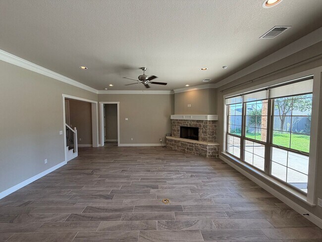 Building Photo - 6502 Isabella Dr