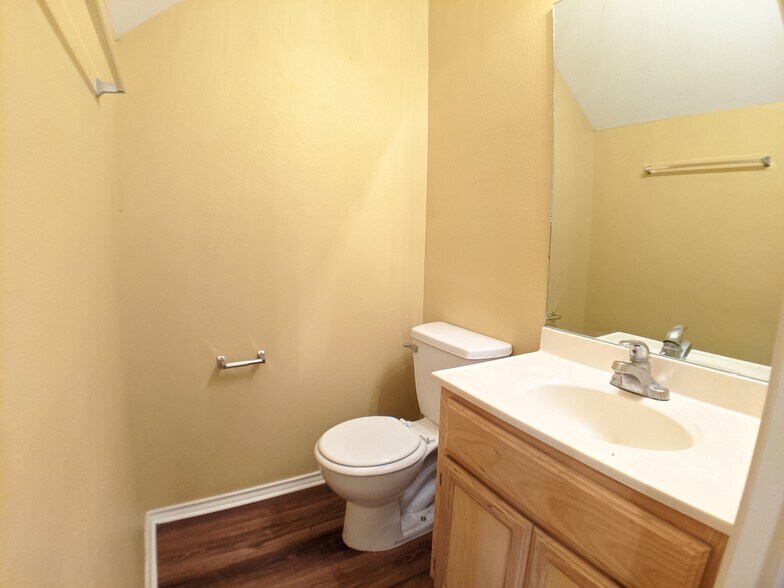 Building Photo - 808 W Arroyo Park Ln