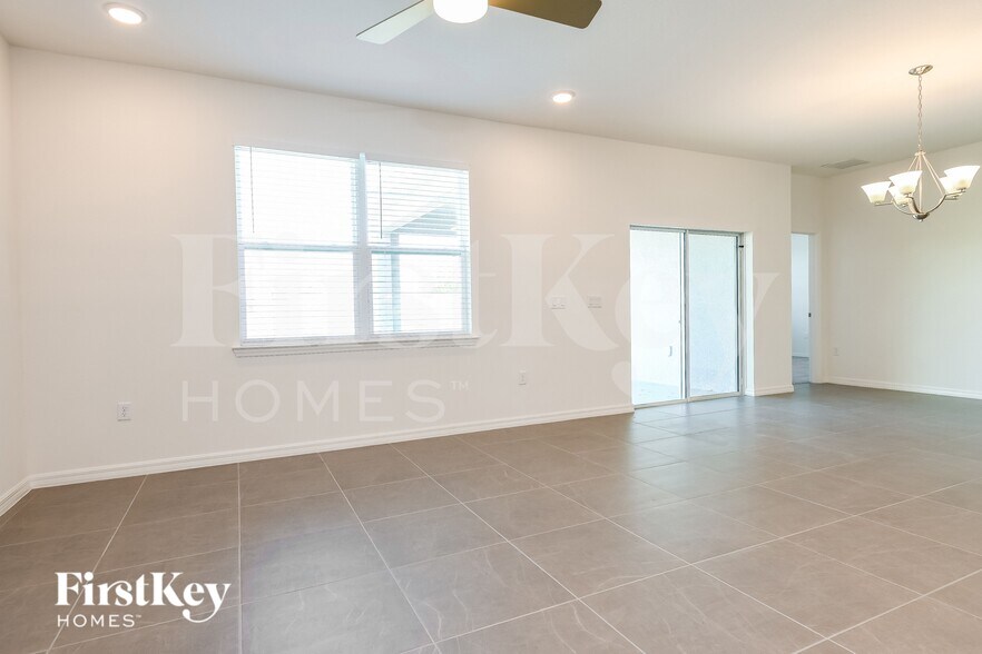 Building Photo - 1240 Spokane Pt