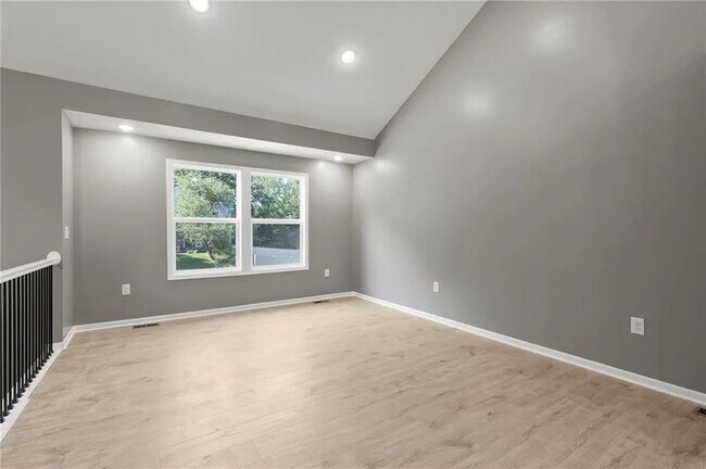 Building Photo - 135 Cedar Ct