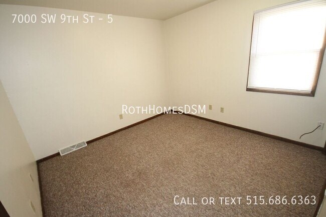 Building Photo - 7000 SW 9th St