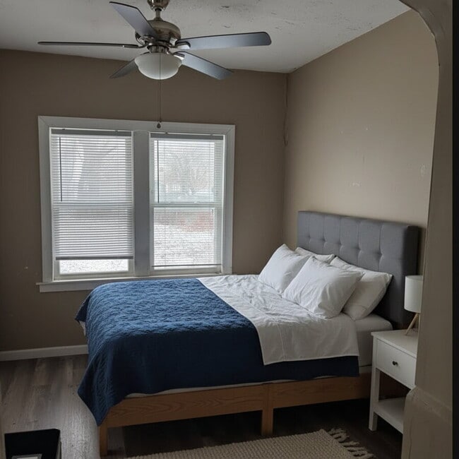 Building Photo - 2021 W 93rd St