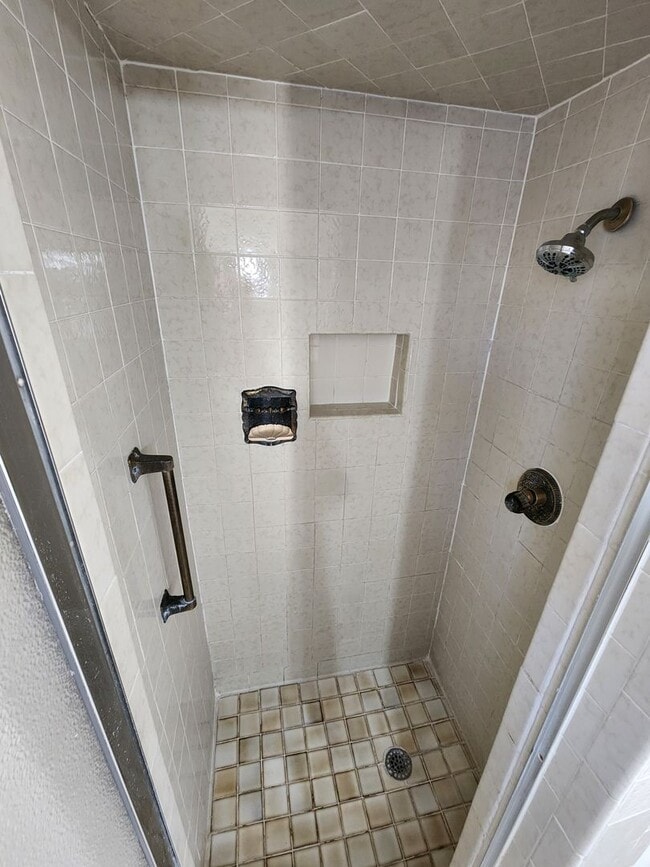 Building Photo - 414 Phillips Dr