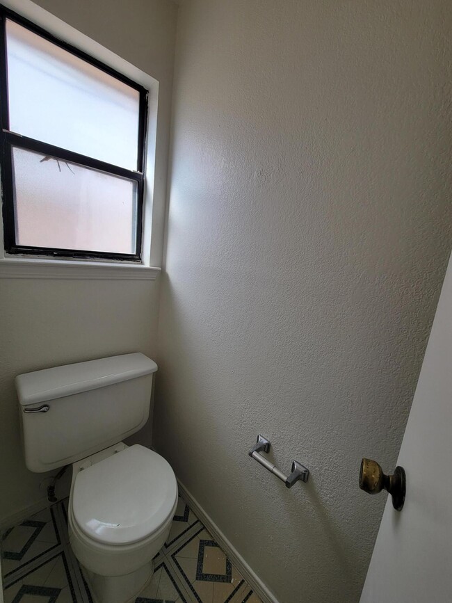 Building Photo - 7716 Iroquois Dr